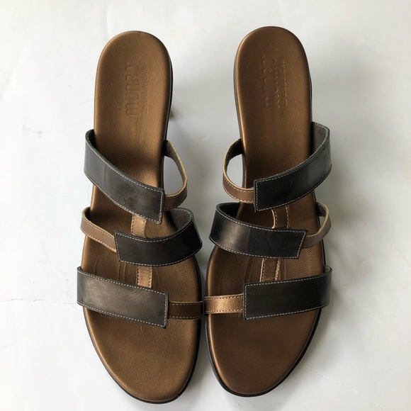 Munro American Jan Sandals in Brown - Picture 3 of 9